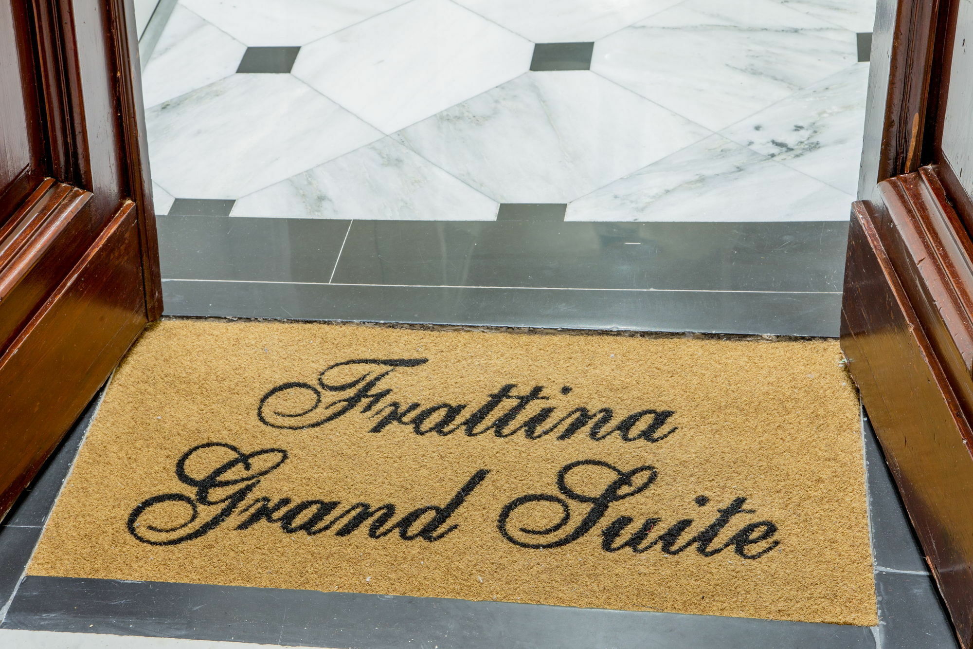 רומא Frattina Grand Suite Guesthouse מראה חיצוני תמונה